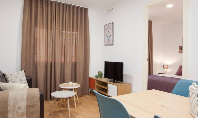 El Port Apartment | Europa Fira Apartment 14