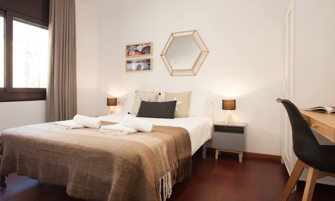 El Port Apartment | Europa Fira Apartment 12