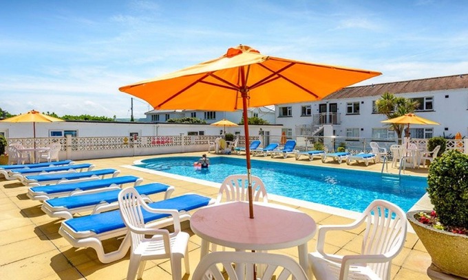 Mawgan Porth House | EUROPA COURT - MAWGAN PORTH BUNGALOW -BEACH LOCATION, Swimming pool/ Tennis