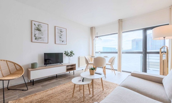 Lille Centre Ville Apartment | Europe/Flandres stations apartment with balcony!