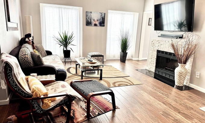 Far North Dallas Condo | EUROPEAN STYLE wonderful 1BR+Office fully updated condo with GREAT location