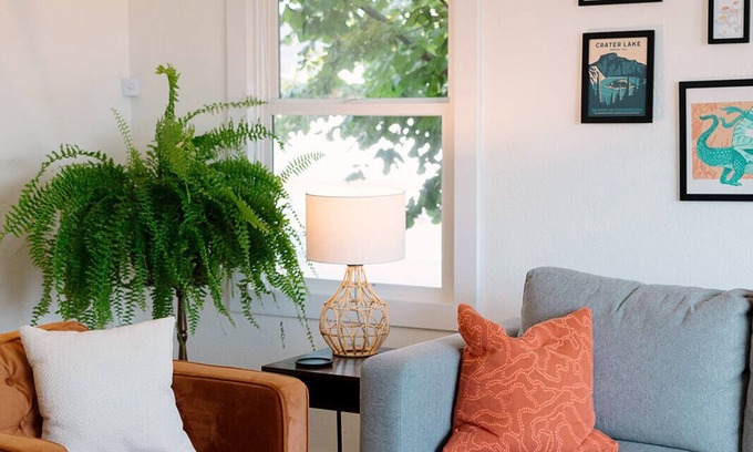 Whiteaker House | EV charger Free Parking FastWifi Garden Firepit Close to UO and downtown Eugene