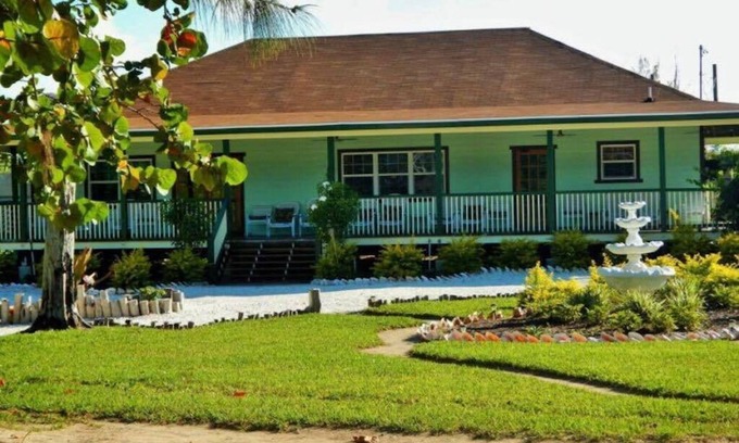 Staniard Creek House | Eva's BoneFishLodge Is located on the beautiful Staniard Creek Andros Island