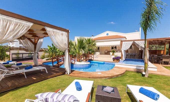 Roumeli Villa | Eva Villa, Pool & Whirlpool, BBQ, Playground & Ping Pong