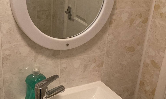 Gillingham Apartment | Evanelly lodge -great fort long and short stay