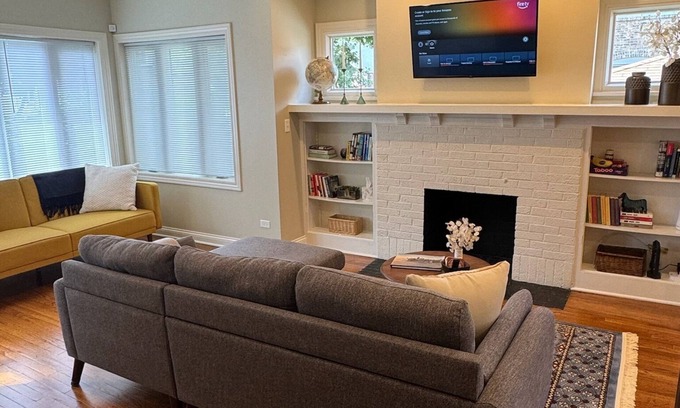 Evanston House | Evanston 2-bedroom Cottage Charmer