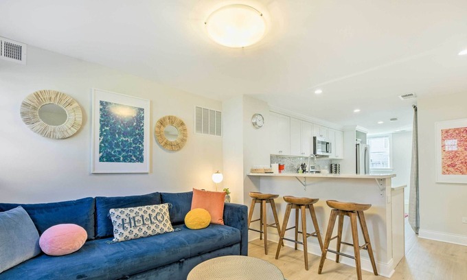 Evanston Apartment | Evanston Vacation Rental Near Northwestern!