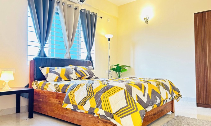 Chanda Nagar Apartment | Evara Luxury Living: Central 3BHK near HITEC City