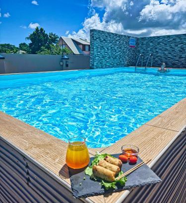 Port-Louis Apartment | Evasion en plein cœur de la ville T2 Jacuzzis Sauna et piscine au centre de Port-Louis