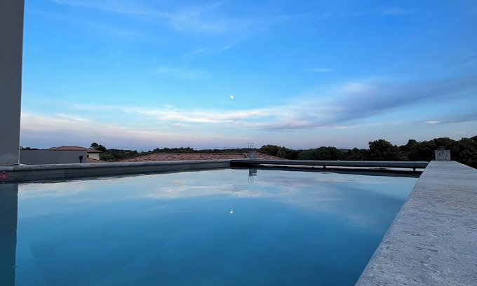 Saint-Paul-et-Valmalle Villa | Évasion haut de gamme - Villa with spa & pool, sleeps 4