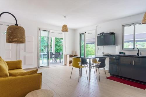 Les Abymes Villa | Evasion tropicale et sérénité à la Villa DitAlbè