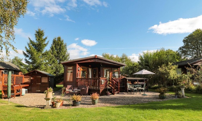 Morpeth Cottage | EVERGREEN LODGE, pet friendly, country holiday cottage in Felton