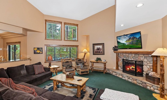Evergreen Estates Cabin | Evergreen Manor by Destination Big Bear: Massive Luxury Retreat Close to Both Ski Resorts! Private Hot Tub! Game Room!