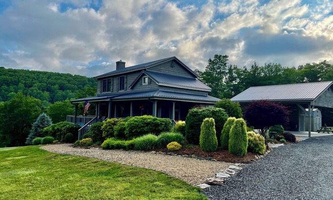 Apple Ridge House | Evergreen, mountain cabin 3mi south of Blowing Rock, NC, views, creek, 56 acres.