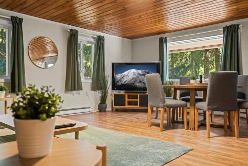 Naches House | Evergreen Retreat at Rimrock