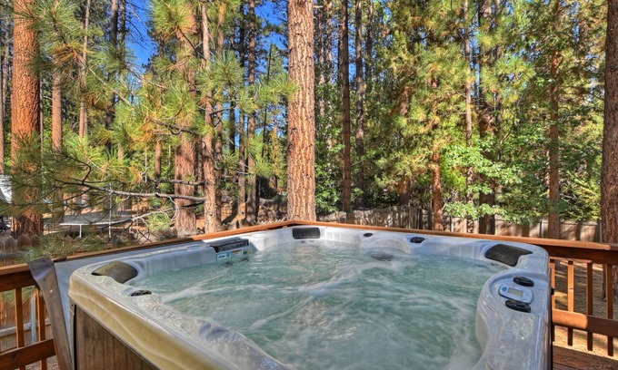 Summit Estates Cabin | Evergreen Retreat by Destination Big Bear: Close to Snow Summit! Pool Table! Fenced Yard! Spa! Single Story!
