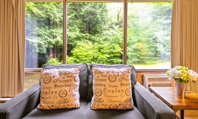 Stoneham Hotel | Evergreen Valley Inn