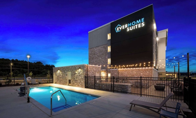 Terry Sanford Hotel | Everhome Suites Fayetteville near Fort Bragg