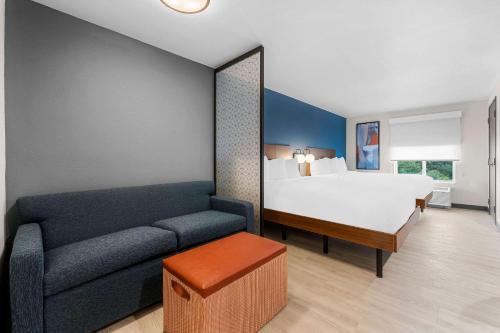 Terry Sanford Hotel | Everhome Suites Fayetteville near Fort Bragg