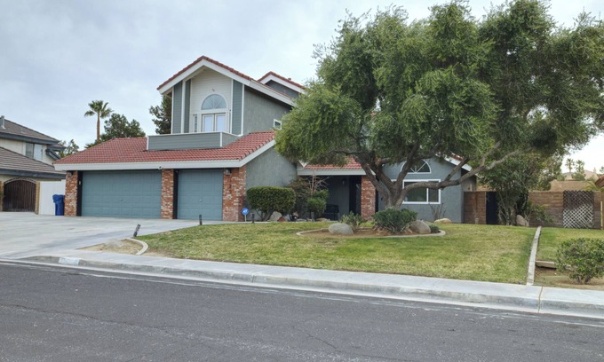 Ridgecrest House | Everthing you could ask for and more,Spacious 4-bedroom house located in a de