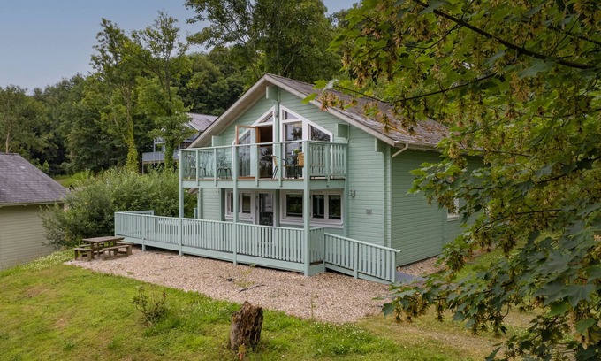 Penally Ski Chalet | Everwyn Lodge - Woodland Lodge with Hot Tub