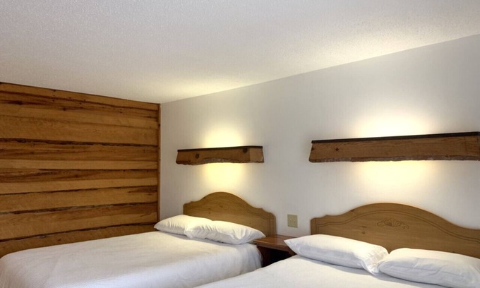 Tomahawk Cabin | Every Room with a Beautiful View of The Wisconsin River *