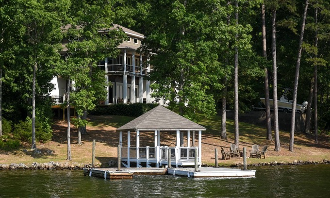 Leesville House | Everybody Loves Nobody's Business!