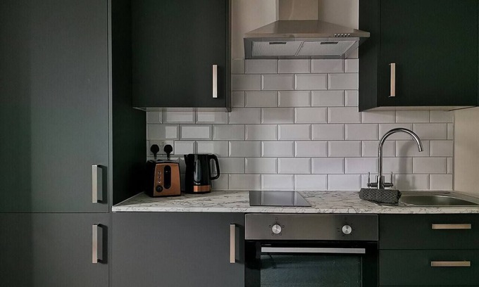 Newport Apartment | Eveswell Studios | Standard | Studio 5