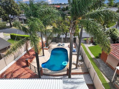 Tullamarine House | Evies White House Oasis I Pool & Close to Airport