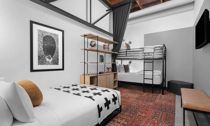 People's Freeway Hotel | evo Hotel, Family Room, Dog-friendly & Free Parking