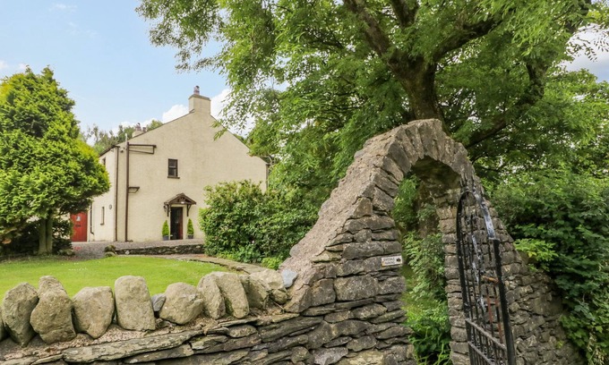 Newland Near Ulverston Cottage | EWEDALE FARM, family friendly, with hot tub in Pennington