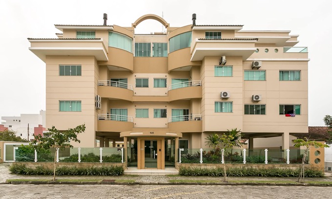 Governador Celso Ramos Apartment | Excellent two bedroom apartment with a suite 100 meters from the sea