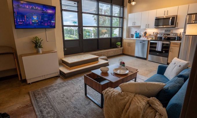 Martinsville Apartment | Excellent 2BR Apartment Uptown - Walkable - Safe
