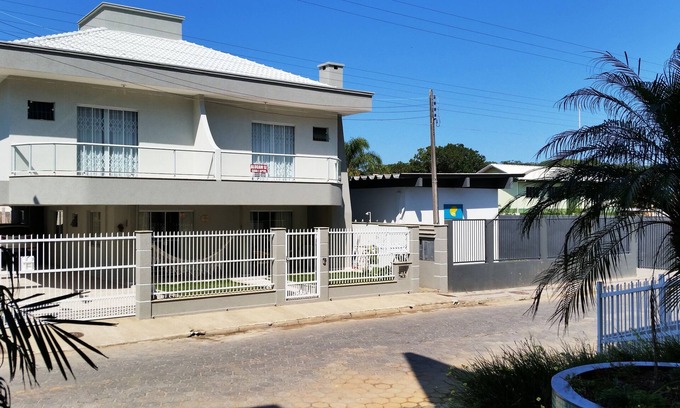 Centro House | Excellent 3 Bedroom House 300 Meters From Bombinhas Beach