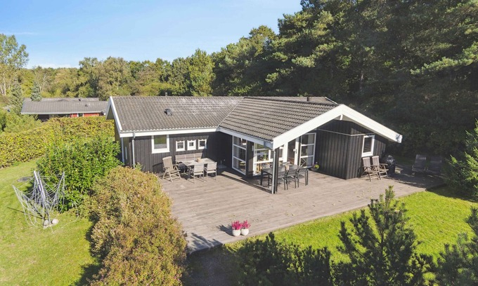 Hojby House | Excellent cottage with sauna and spa, 10 persons.