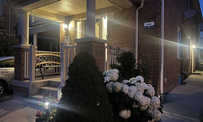 Brampton House | Excellent Location, Luxurious Apartment for Tourists and Bus. People