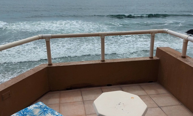 Playas De Tijuana Apartment | EXCELLENT UNOBSTRUCTED OCEAN VIEWS AND BEACH ACCESS!