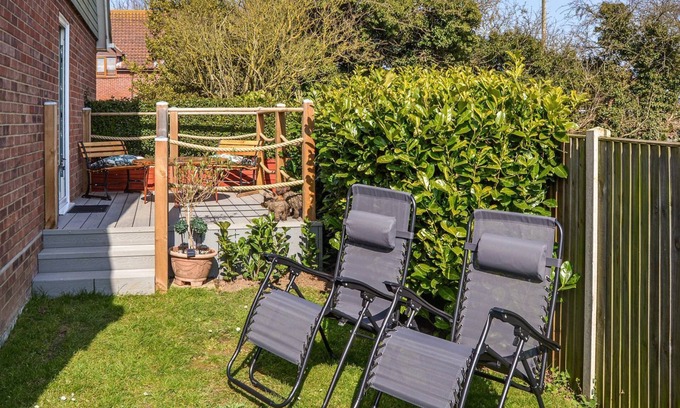 Halvergate Cottage | Excellent walking direct from the doorstep.