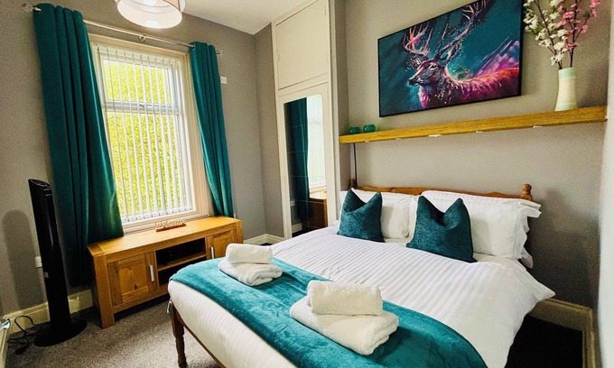 Southport Apartment | Excellently located, stylish 1-bed apartment. short stroll into town. Parking