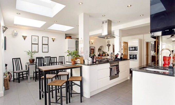 Coombe Vale House | Exceptional 5 Bed House in London Borough of Kingston