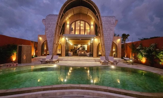 Dewi Sri Villa | Exceptional Bamboo Estate in Kuta for 12 guests