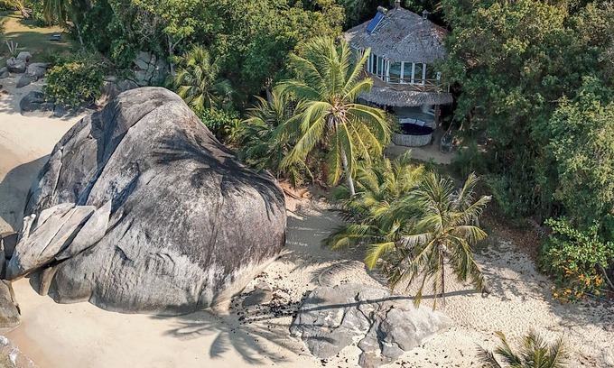 Haad Rin Resort | Exceptional Beachfront Villa - Jacuzzi - Full Service & Private Restaurant & Bar