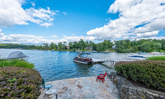 Danbury House | Exceptional Beauty On The Water! Candlewood Lake - Danbury, CT