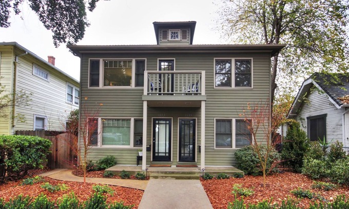 Downtown Sacramento Apartment | Exceptional charming spacious 2bedroom French colonial in desirable midtown area