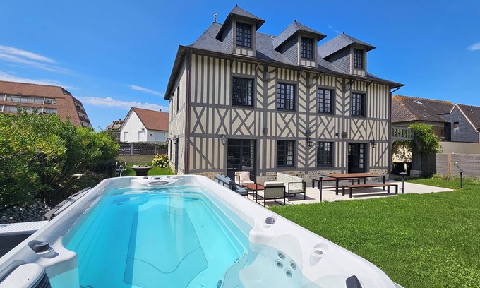 Benerville-sur-Mer Villa | Exceptional villa, 5 bedrooms, 20m from the beach, spa.