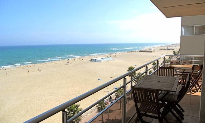 La Jetee Apartment | Exceptional View, Waterfront Apartment