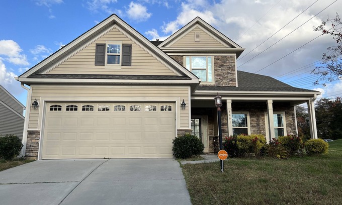 High Point House | 🍀 Exceptional Fully Equipped Spacious Home 1 King & 2 Queen BRs