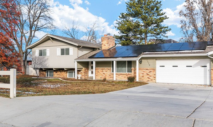 Murray House | Exceptional House with Hot Tub, Close to Ski Resorts, Sleeps 10, 4BR/2BA