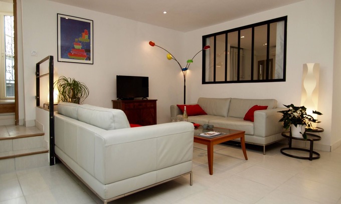Mont Duplan Apartment | Exceptional : Quiet apartment 600m from the historic center (73m2-4 pers.)