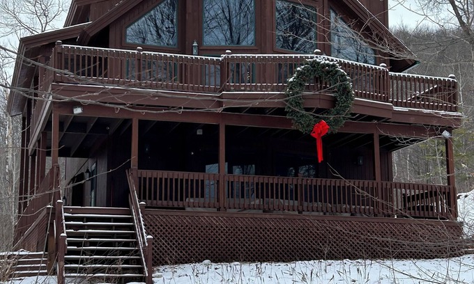 Harbor Springs House | Exceptional, spacious, 4 bedroom chalet in Harbor Springs right at Nubs Nob.